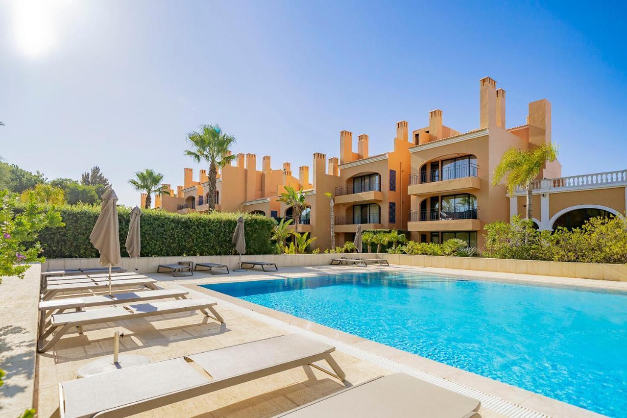 Al - Apartamentos Vila Sol F5 Bloco 3 クアルテイラ エクステリア 写真